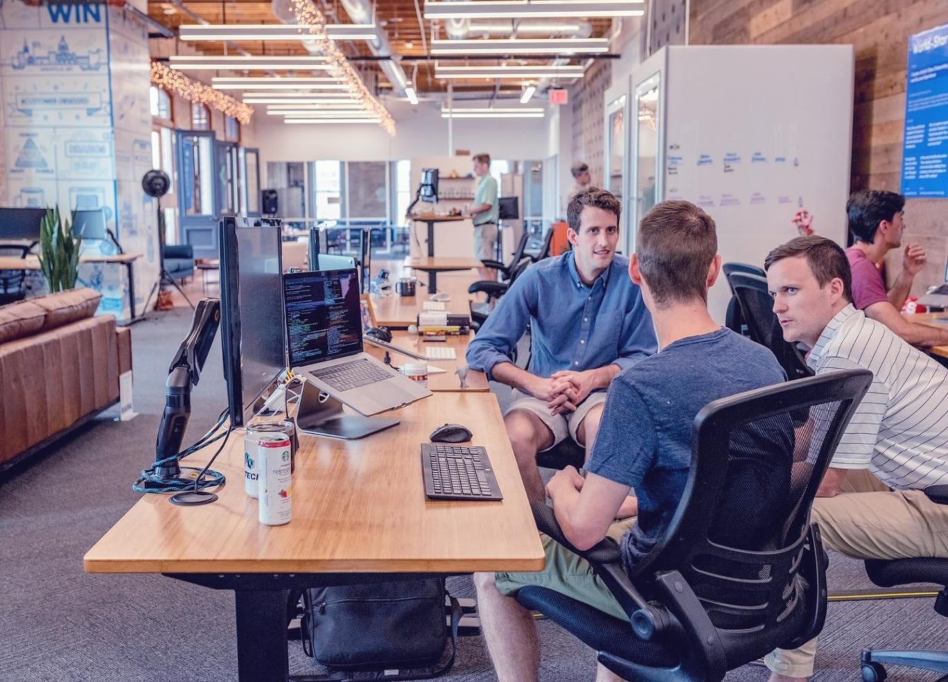 Strukturierte Inhaltsplanung und Curriculum-Entwicklung für effektive Finanzbildung bei Feroviquara